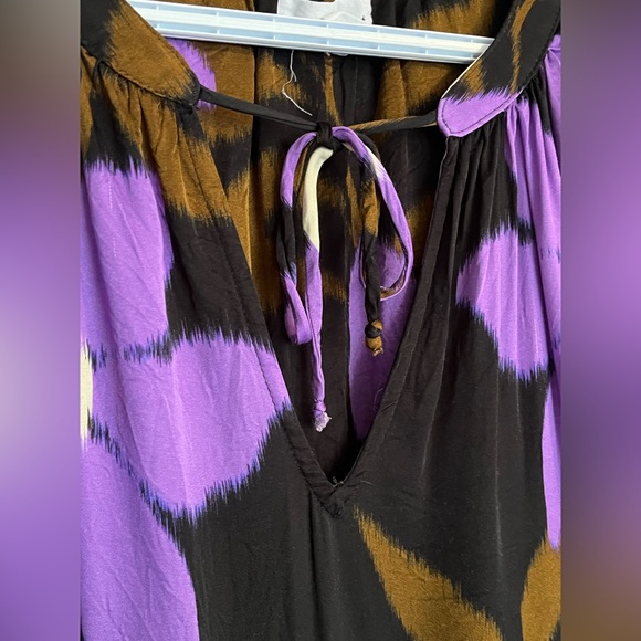 SOLD * VELVET by Graham + Spencer Isa Printed Blouse Size XL - Picture 8 of 16